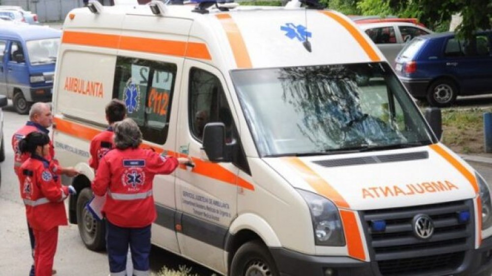 Un băiat de 10 ani a decedat după ce a căzut peste el o placă de beton